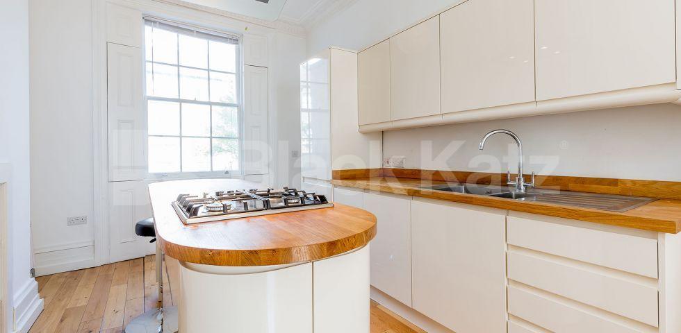 			NEW INSTRUCTION WITH GARDEN!, 3 Bedroom, 1 bath, 1 reception Flat			 Swinton Street, KINGS CROSS